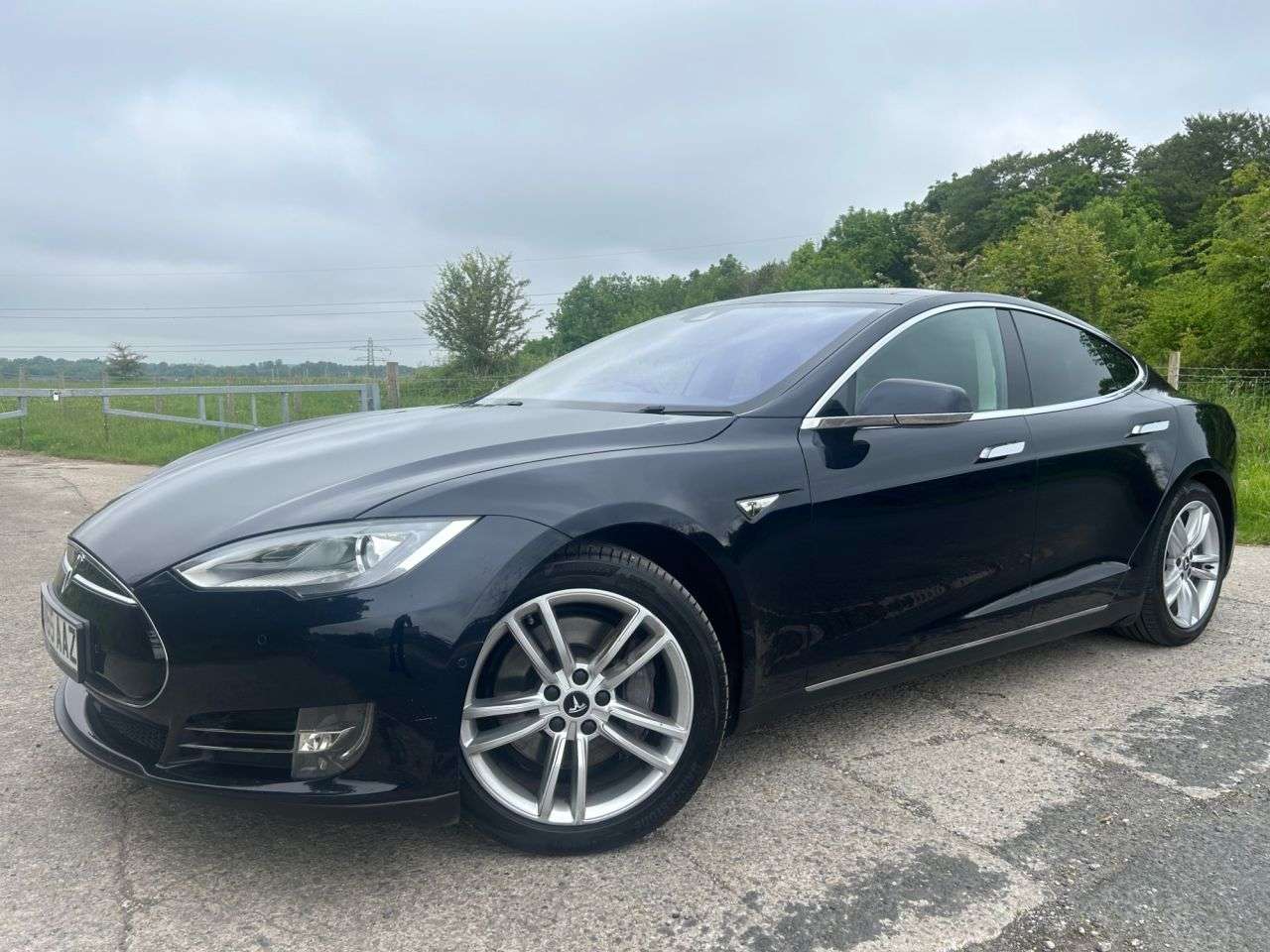 A 2015 TESLA MODEL S 85D (Dual Motor) Hatchback 5dr Electric Auto 4WD (422 bhp) A 2015 TESLA MODEL S 85D (Dual Motor) Hatchback 5dr Electric Auto 4WD (422 bhp)