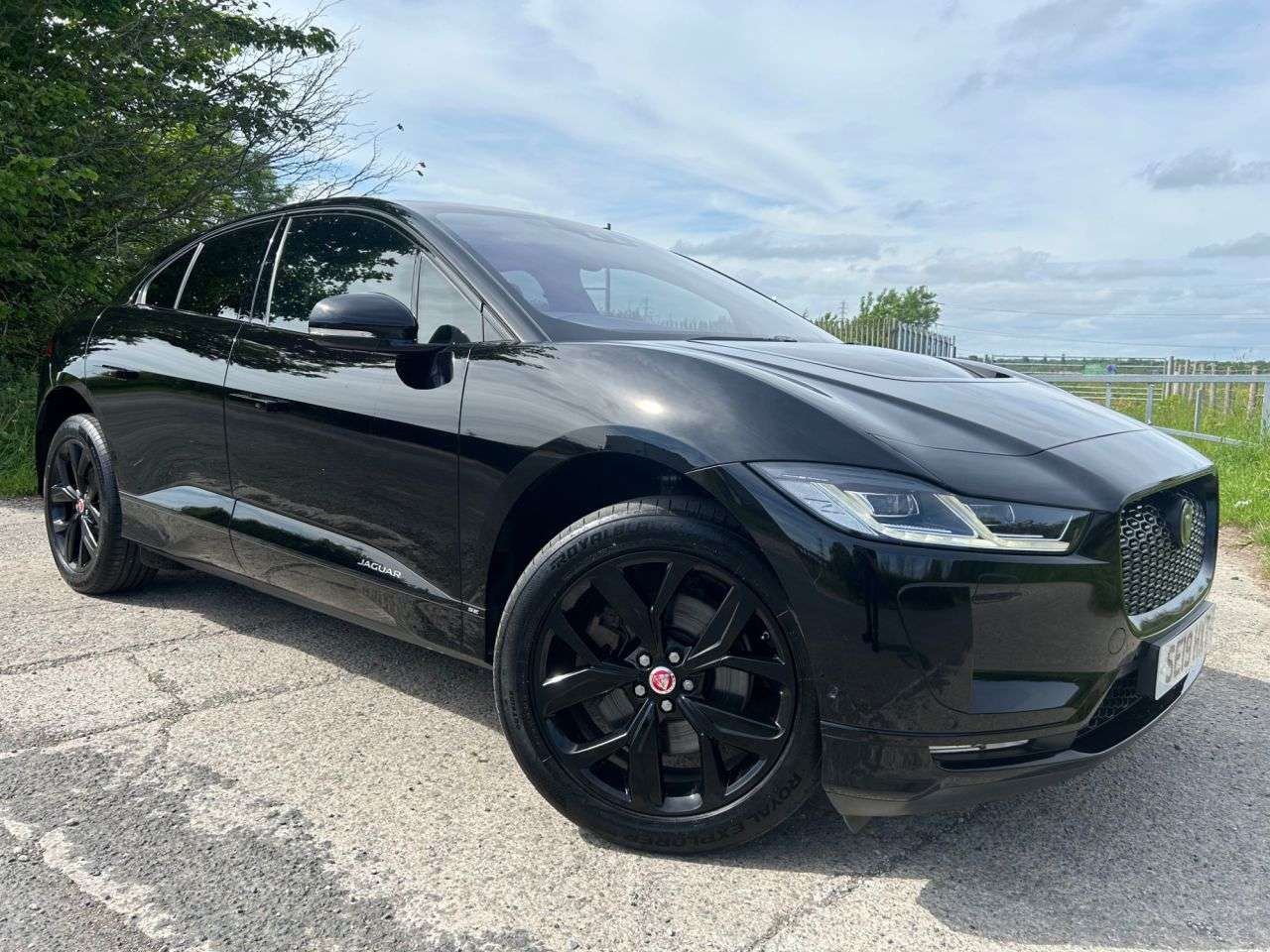 A 2019 JAGUAR I-PACE 400 90kWh SE SUV 5dr Electric Auto 4WD (400 ps) A 2019 JAGUAR I-PACE 400 90kWh SE SUV 5dr Electric Auto 4WD (400 ps)