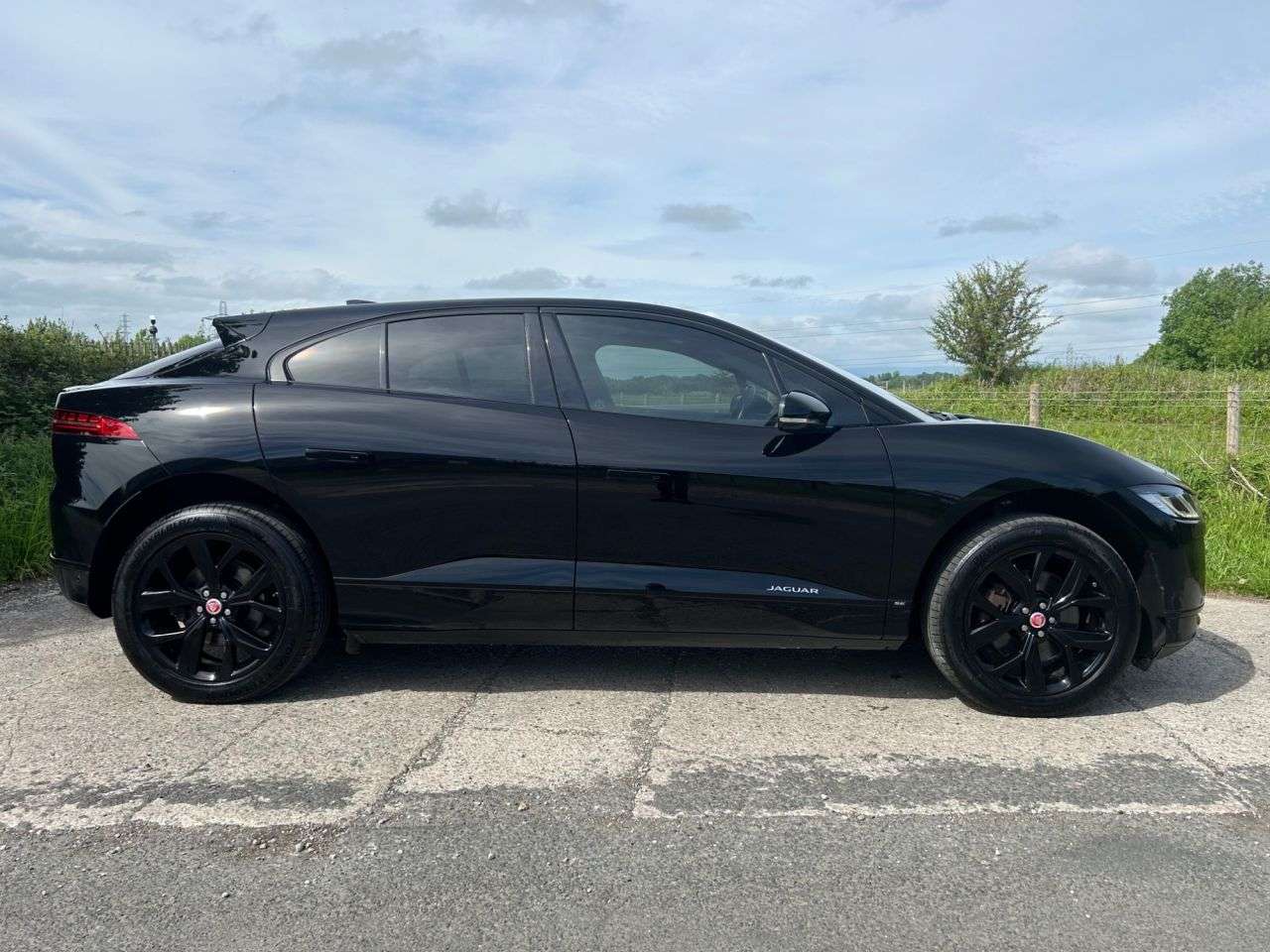 A 2019 JAGUAR I-PACE 400 90kWh SE SUV 5dr Electric Auto 4WD (400 ps) A 2019 JAGUAR I-PACE 400 90kWh SE SUV 5dr Electric Auto 4WD (400 ps)