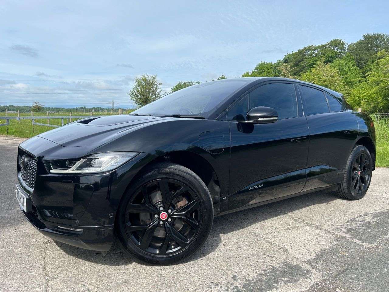 A 2019 JAGUAR I-PACE 400 90kWh SE SUV 5dr Electric Auto 4WD (400 ps) A 2019 JAGUAR I-PACE 400 90kWh SE SUV 5dr Electric Auto 4WD (400 ps)