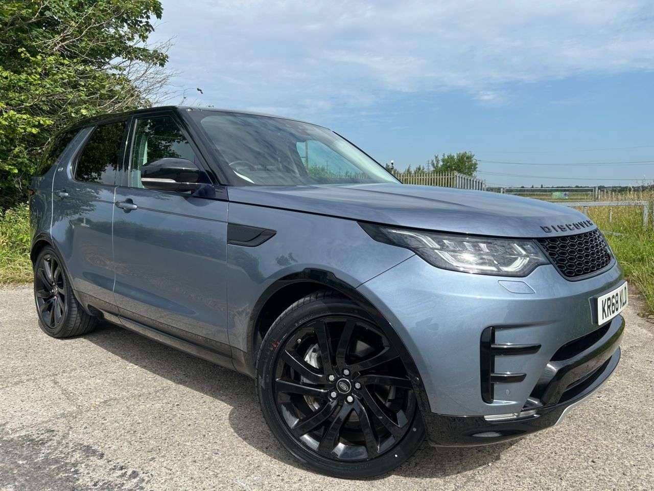 A 2018 LAND ROVER DISCOVERY 3.0 SD V6 HSE Luxury SUV 5dr Diesel Auto 4WD Euro 6 (s/s) (306 ps) A 2018 LAND ROVER DISCOVERY 3.0 SD V6 HSE Luxury SUV 5dr Diesel Auto 4WD Euro 6 (s/s) (306 ps)