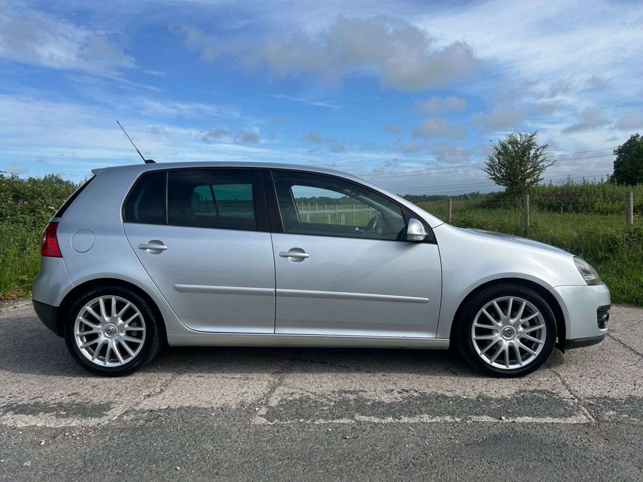 A 2008 VOLKSWAGEN GOLF 2.0 TDI GT Hatchback 5dr Diesel Manual (154 g/km, 138 bhp) A 2008 VOLKSWAGEN GOLF 2.0 TDI GT Hatchback 5dr Diesel Manual (154 g/km, 138 bhp)