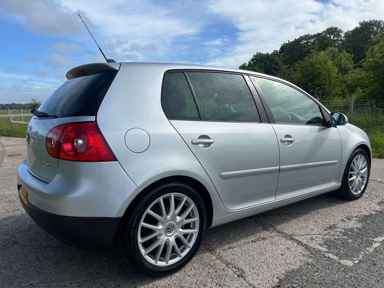 A 2008 VOLKSWAGEN GOLF 2.0 TDI GT Hatchback 5dr Diesel Manual (154 g/km, 138 bhp) A 2008 VOLKSWAGEN GOLF 2.0 TDI GT Hatchback 5dr Diesel Manual (154 g/km, 138 bhp)