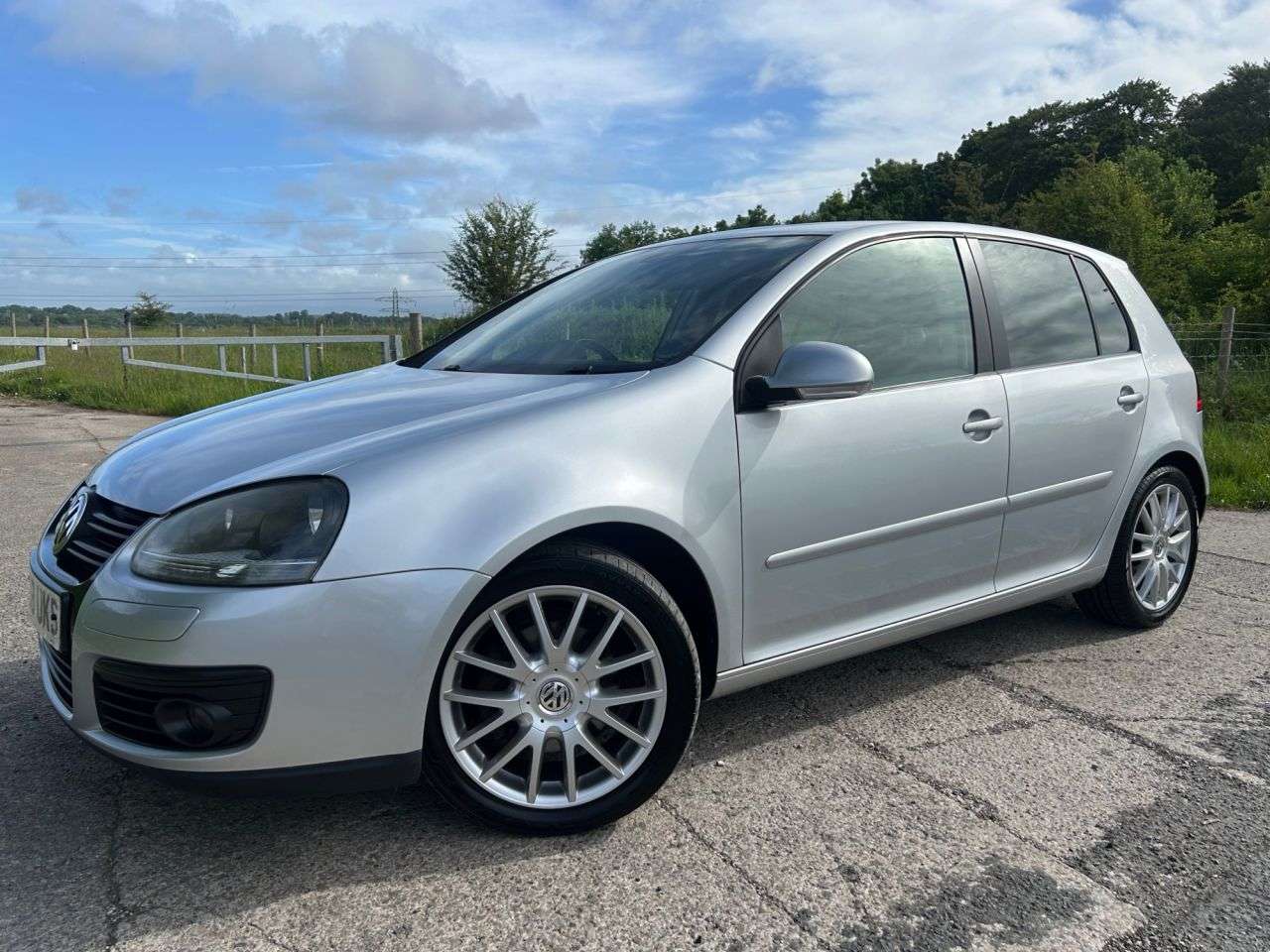 A 2008 VOLKSWAGEN GOLF 2.0 TDI GT Hatchback 5dr Diesel Manual (154 g/km, 138 bhp) A 2008 VOLKSWAGEN GOLF 2.0 TDI GT Hatchback 5dr Diesel Manual (154 g/km, 138 bhp)