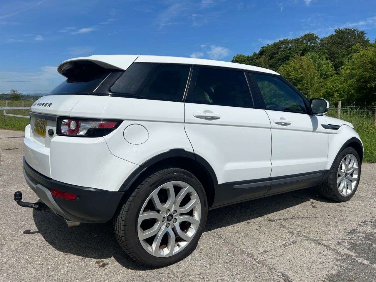 A 2013 LAND ROVER RANGE ROVER EVOQUE 2.2 SD4 Pure Tech SUV 5dr Diesel Auto 4WD Euro 5 (s/s) (190 ps) A 2013 LAND ROVER RANGE ROVER EVOQUE 2.2 SD4 Pure Tech SUV 5dr Diesel Auto 4WD Euro 5 (s/s) (190 ps)