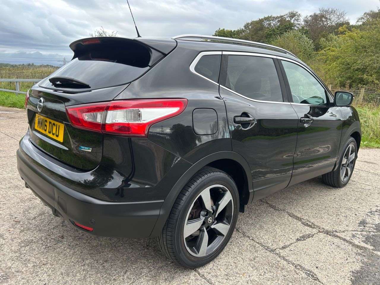 A 2016 NISSAN QASHQAI 1.5 dCi N-Connecta SUV 5dr Diesel Manual 2WD Euro 6 (s/s) (110 ps) GLASS RO A 2016 NISSAN QASHQAI 1.5 dCi N-Connecta SUV 5dr Diesel Manual 2WD Euro 6 (s/s) (110 ps) GLASS RO
