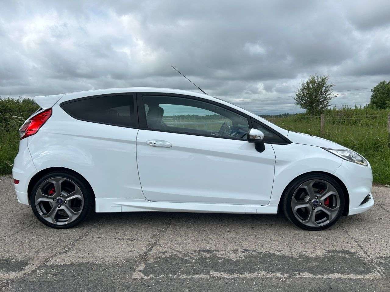 A 2017 FORD FIESTA 1.6T EcoBoost ST-3 Hatchback 3dr Petrol Manual Euro 6 (182 ps) A 2017 FORD FIESTA 1.6T EcoBoost ST-3 Hatchback 3dr Petrol Manual Euro 6 (182 ps)