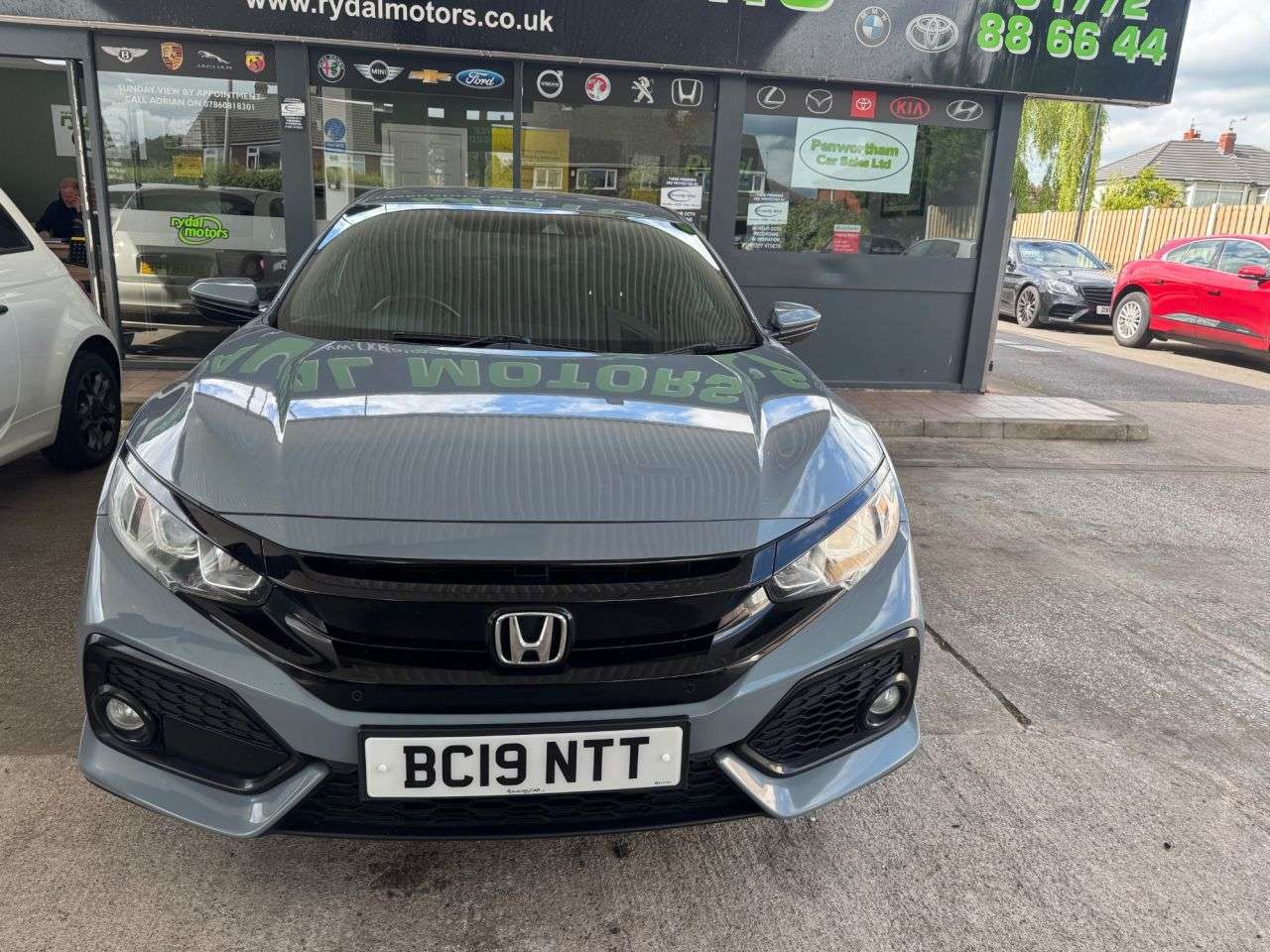 A 2019 HONDA CIVIC 1.6 i-DTEC SR Hatchback 5dr Diesel Manual Euro 6 (s/s) (120 ps) A 2019 HONDA CIVIC 1.6 i-DTEC SR Hatchback 5dr Diesel Manual Euro 6 (s/s) (120 ps)