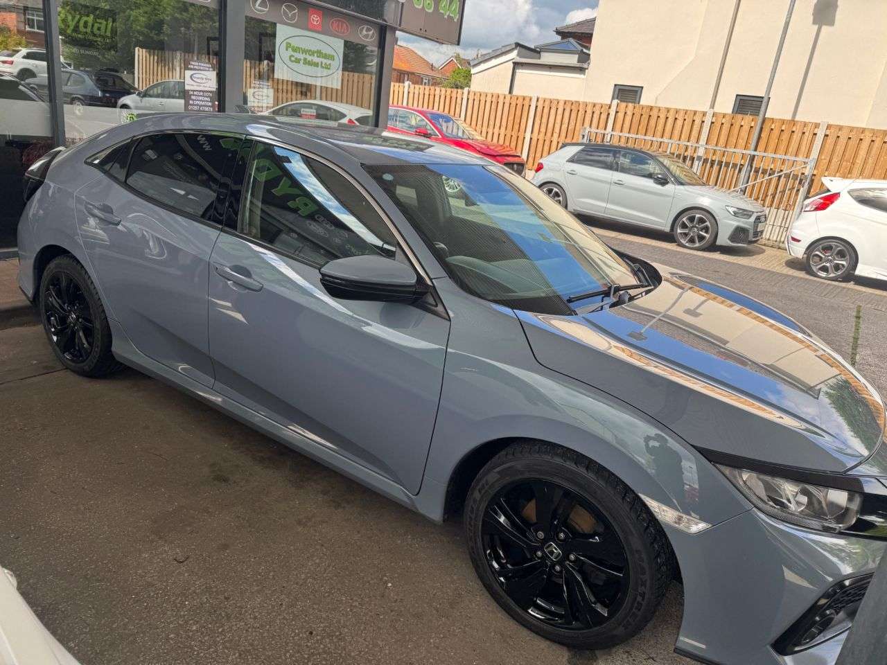 A 2019 HONDA CIVIC 1.6 i-DTEC SR Hatchback 5dr Diesel Manual Euro 6 (s/s) (120 ps) A 2019 HONDA CIVIC 1.6 i-DTEC SR Hatchback 5dr Diesel Manual Euro 6 (s/s) (120 ps)