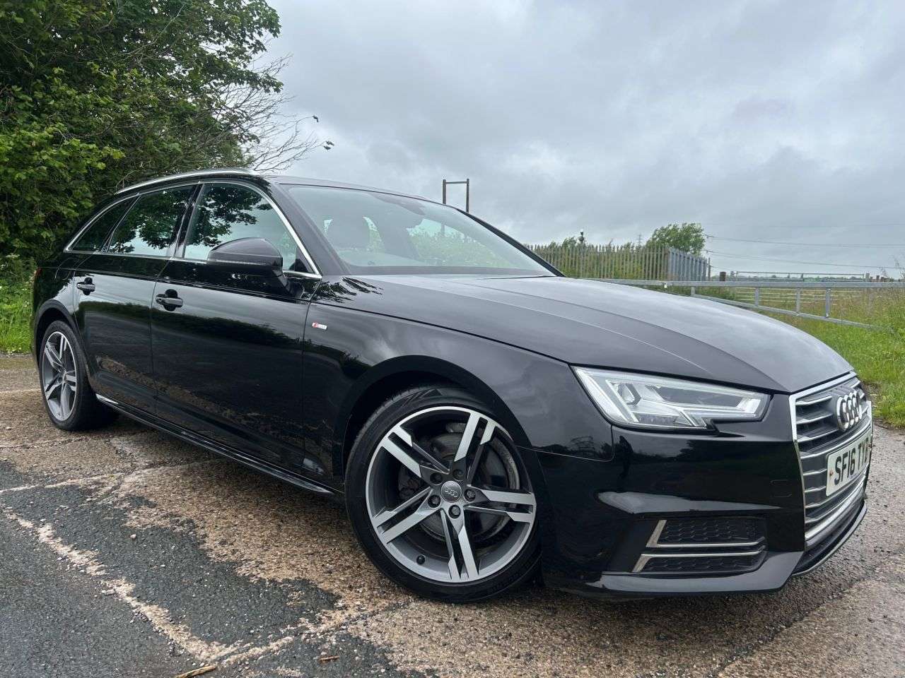 A 2016 AUDI A4 AVANT 2.0 TDI S line Estate 5dr Diesel Manual Euro 6 (s/s) (150 ps) ELECTRIC TAIL A 2016 AUDI A4 AVANT 2.0 TDI S line Estate 5dr Diesel Manual Euro 6 (s/s) (150 ps) ELECTRIC TAIL