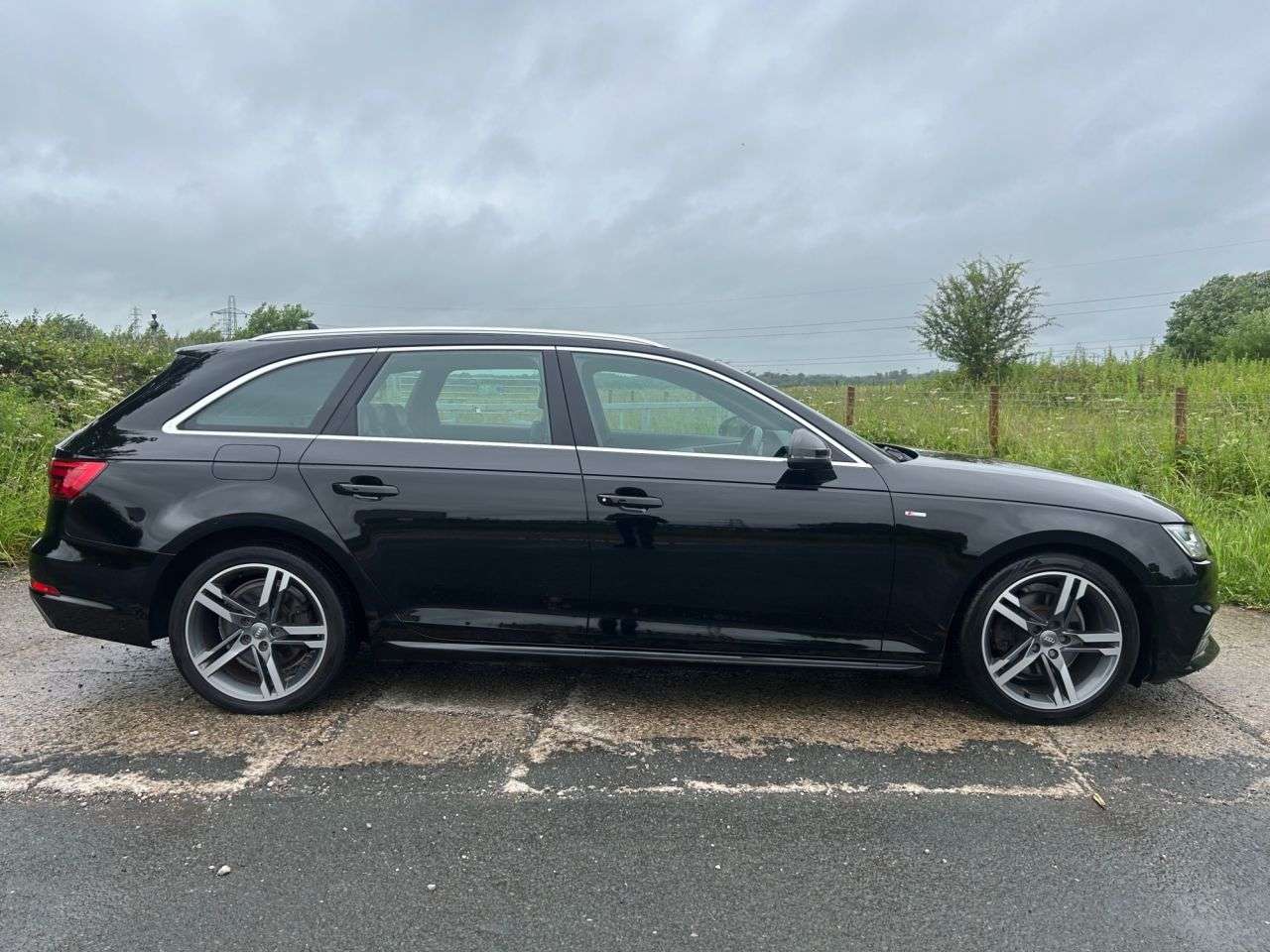 A 2016 AUDI A4 AVANT 2.0 TDI S line Estate 5dr Diesel Manual Euro 6 (s/s) (150 ps) ELECTRIC TAIL A 2016 AUDI A4 AVANT 2.0 TDI S line Estate 5dr Diesel Manual Euro 6 (s/s) (150 ps) ELECTRIC TAIL
