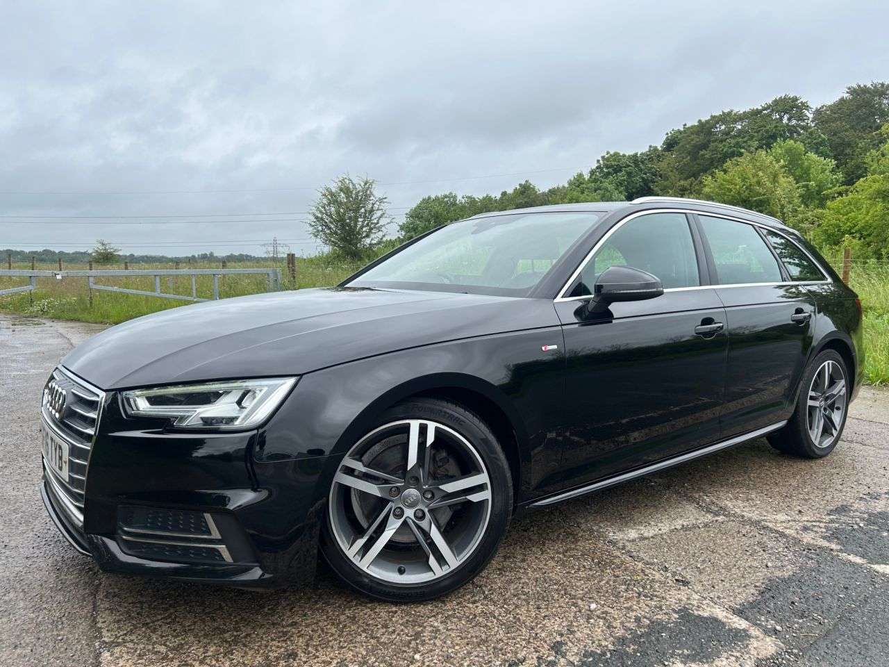 A 2016 AUDI A4 AVANT 2.0 TDI S line Estate 5dr Diesel Manual Euro 6 (s/s) (150 ps) ELECTRIC TAIL A 2016 AUDI A4 AVANT 2.0 TDI S line Estate 5dr Diesel Manual Euro 6 (s/s) (150 ps) ELECTRIC TAIL