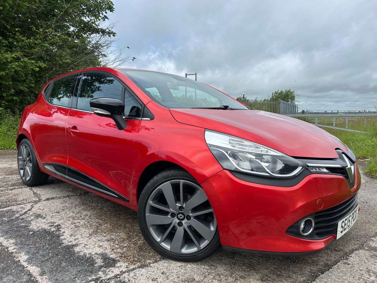 A 2015 RENAULT CLIO 0.9 TCe Dynamique S MediaNav Hatchback 5dr Petrol Manual Euro 5 (s/s) (90 p A 2015 RENAULT CLIO 0.9 TCe Dynamique S MediaNav Hatchback 5dr Petrol Manual Euro 5 (s/s) (90 p
