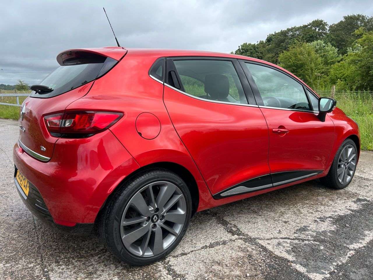 A 2015 RENAULT CLIO 0.9 TCe Dynamique S MediaNav Hatchback 5dr Petrol Manual Euro 5 (s/s) (90 p A 2015 RENAULT CLIO 0.9 TCe Dynamique S MediaNav Hatchback 5dr Petrol Manual Euro 5 (s/s) (90 p