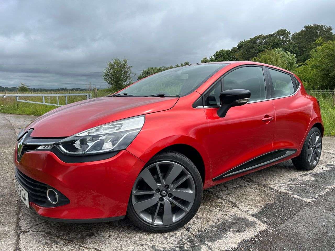 A 2015 RENAULT CLIO 0.9 TCe Dynamique S MediaNav Hatchback 5dr Petrol Manual Euro 5 (s/s) (90 p A 2015 RENAULT CLIO 0.9 TCe Dynamique S MediaNav Hatchback 5dr Petrol Manual Euro 5 (s/s) (90 p