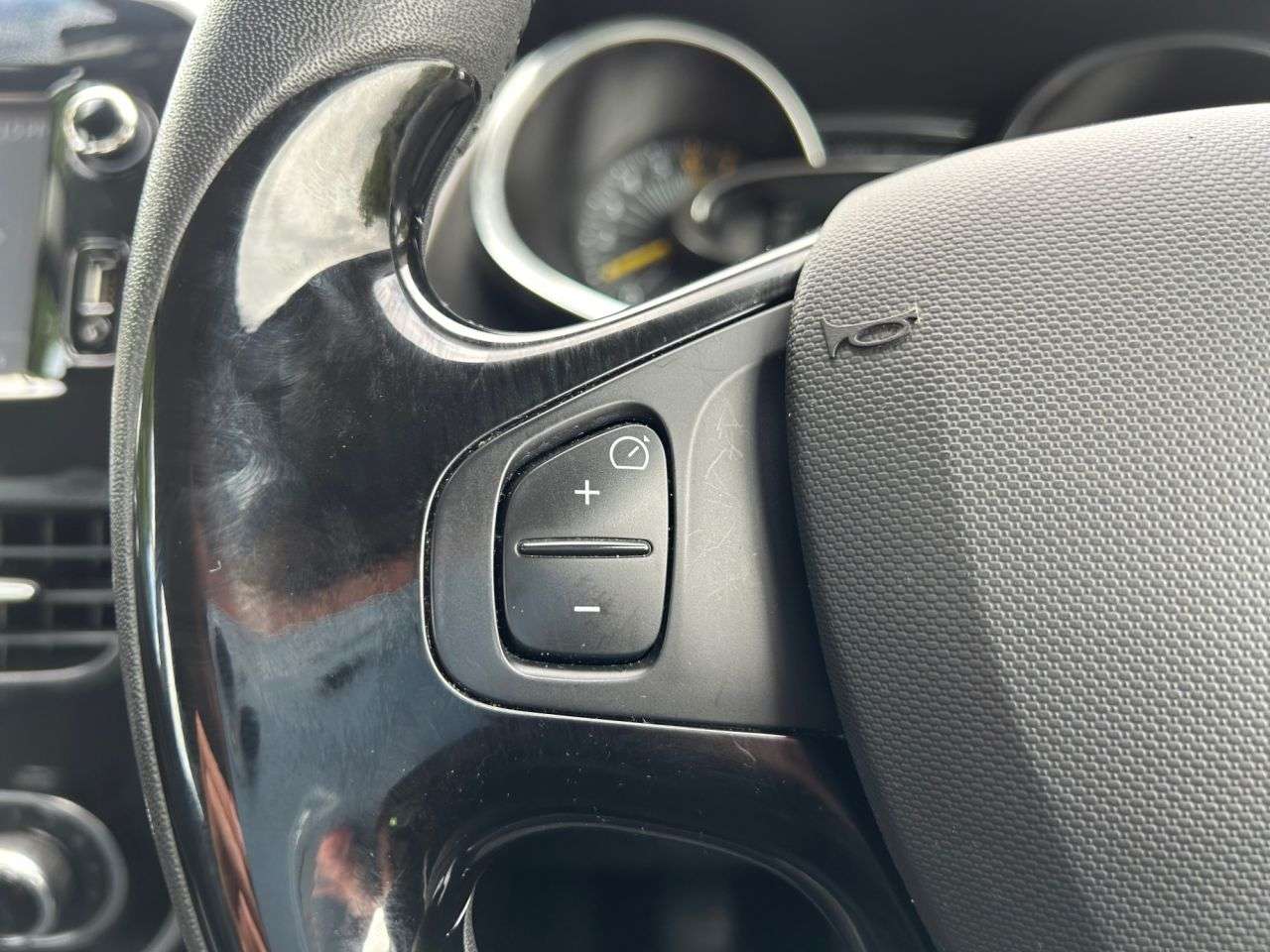 2015 RENAULT CLIO 2015 RENAULT CLIO