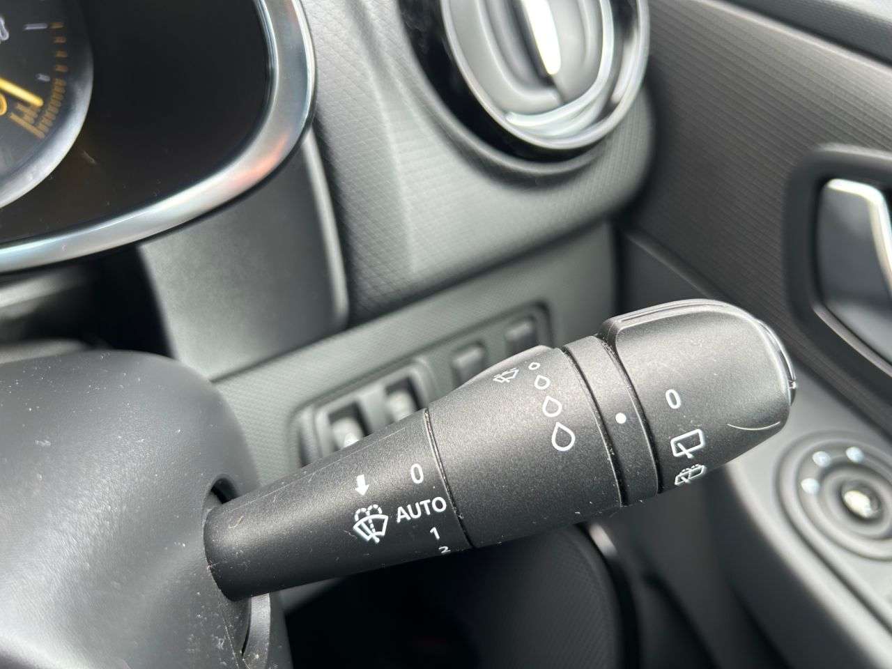 2015 RENAULT CLIO 2015 RENAULT CLIO