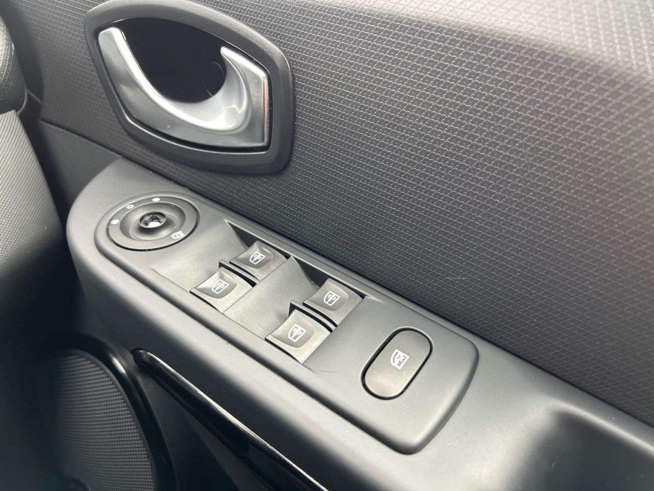 2015 RENAULT CLIO 2015 RENAULT CLIO