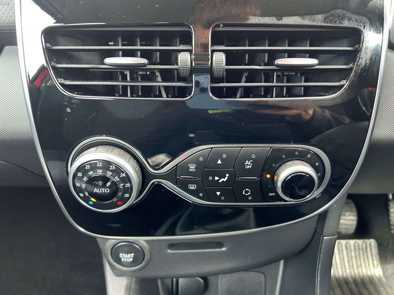 2015 RENAULT CLIO 2015 RENAULT CLIO