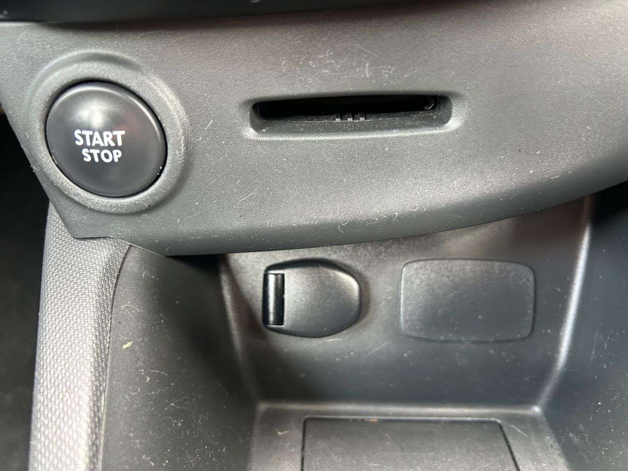 2015 RENAULT CLIO 2015 RENAULT CLIO