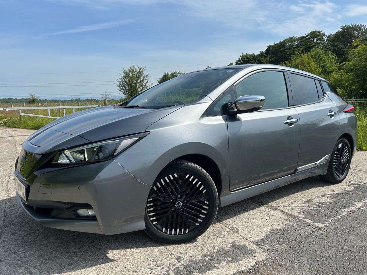 A 2022 NISSAN LEAF 39kWh N-Connecta Hatchback 5dr Electric Auto (150 ps) A 2022 NISSAN LEAF 39kWh N-Connecta Hatchback 5dr Electric Auto (150 ps)