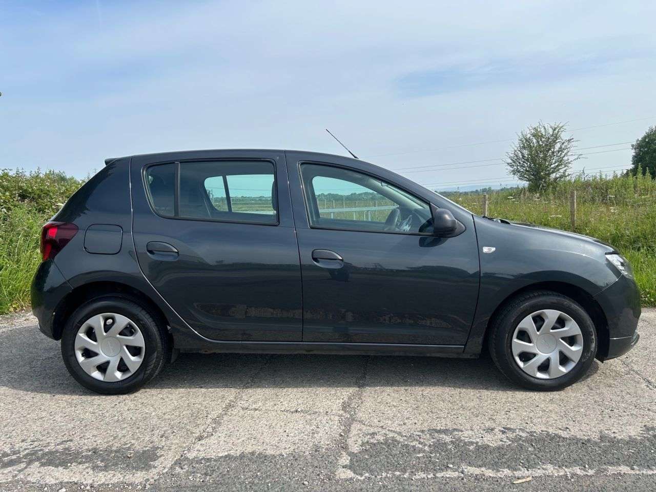 A 2018 DACIA SANDERO 1.0 SCe Ambiance Hatchback 5dr Petrol Manual Euro 6 (75 ps) A 2018 DACIA SANDERO 1.0 SCe Ambiance Hatchback 5dr Petrol Manual Euro 6 (75 ps)