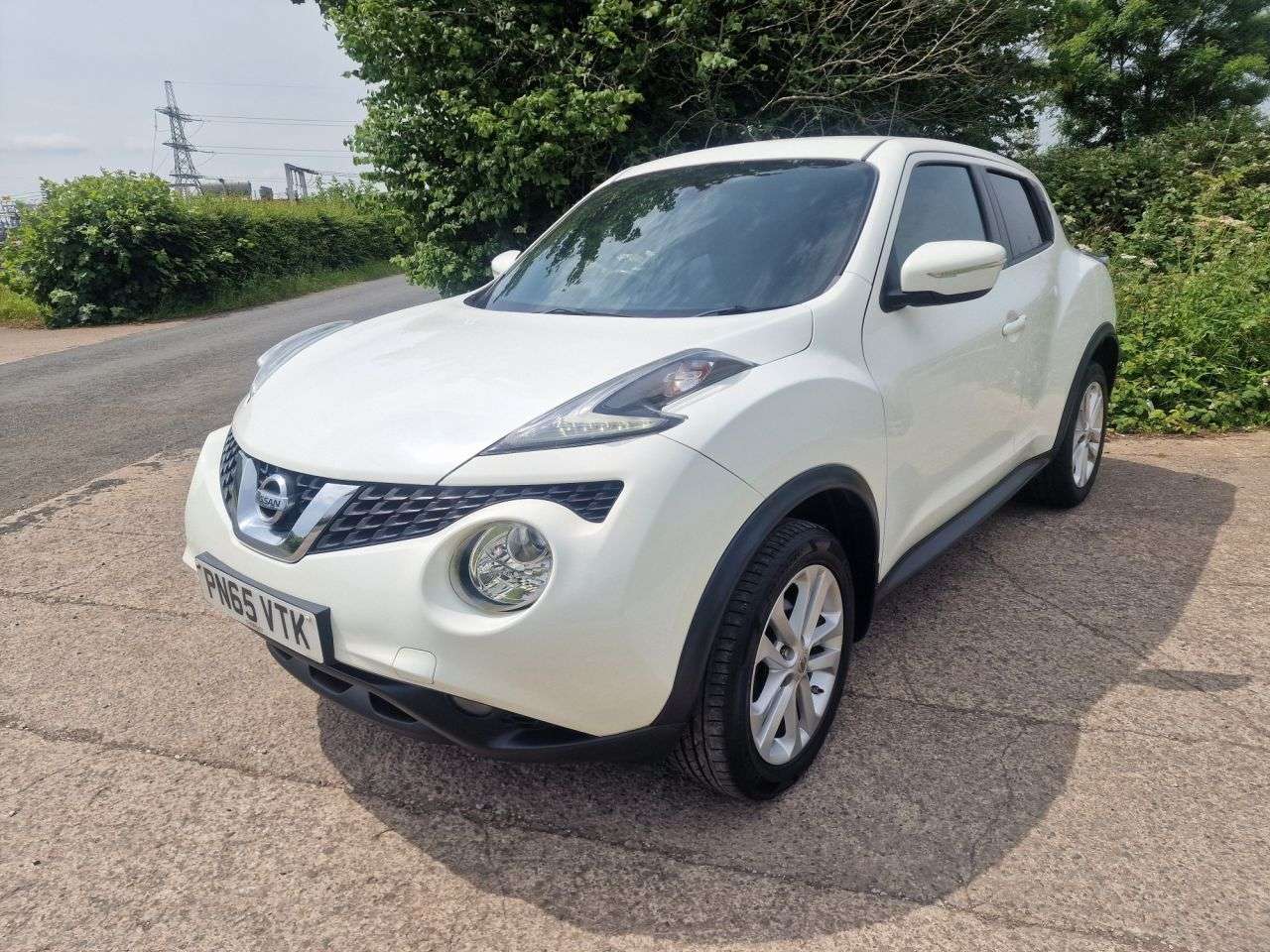 A 2015 NISSAN JUKE 1.2 DIG-T Acenta Premium SUV 5dr Petrol Manual Euro 6 (s/s) (115 ps) A 2015 NISSAN JUKE 1.2 DIG-T Acenta Premium SUV 5dr Petrol Manual Euro 6 (s/s) (115 ps)