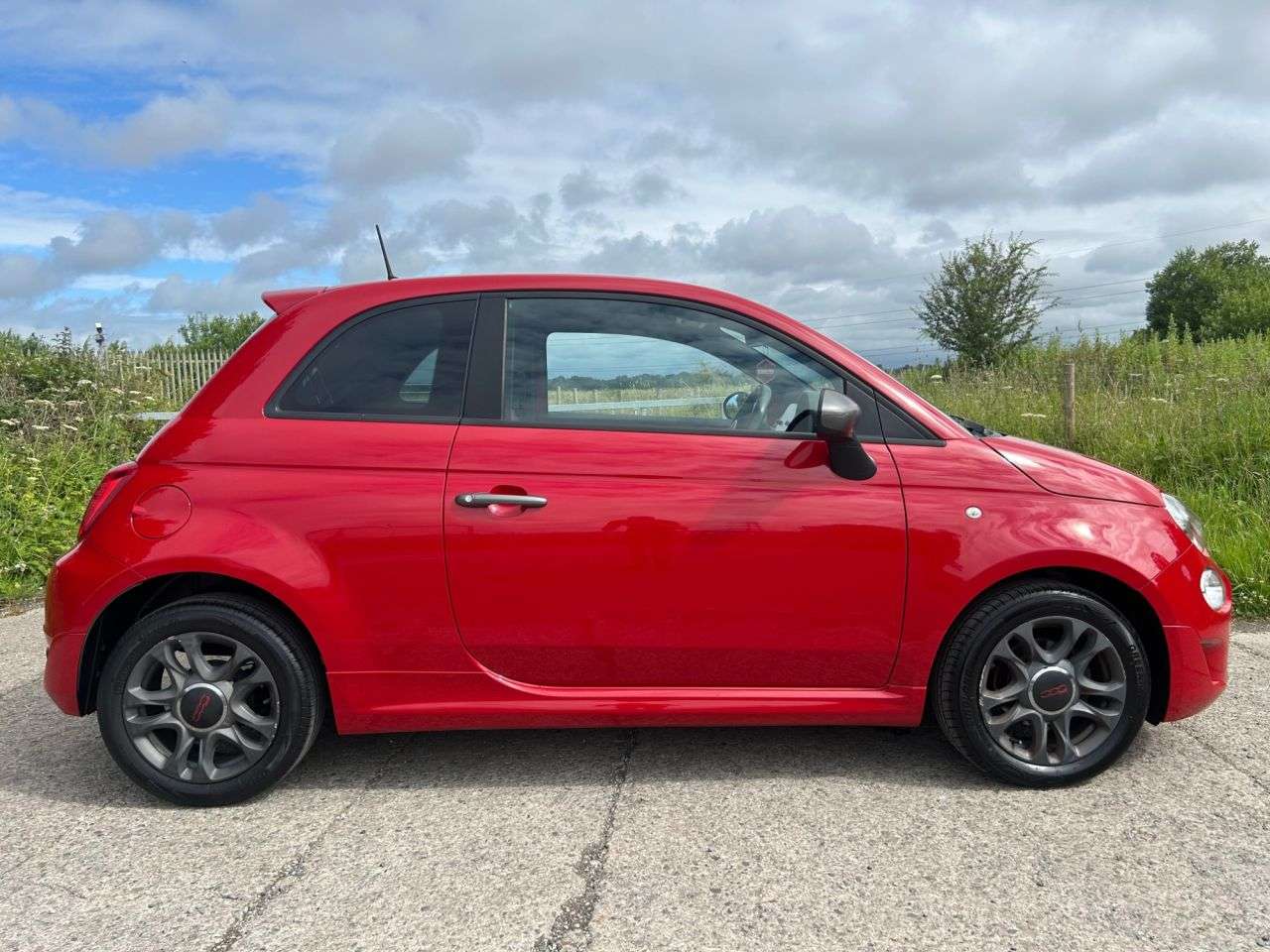 A 2019 FIAT 500 1.2 S Hatchback 3dr Petrol Manual Euro 6 (s/s) (69 bhp) REAR PARKING SENSOR A 2019 FIAT 500 1.2 S Hatchback 3dr Petrol Manual Euro 6 (s/s) (69 bhp) REAR PARKING SENSOR