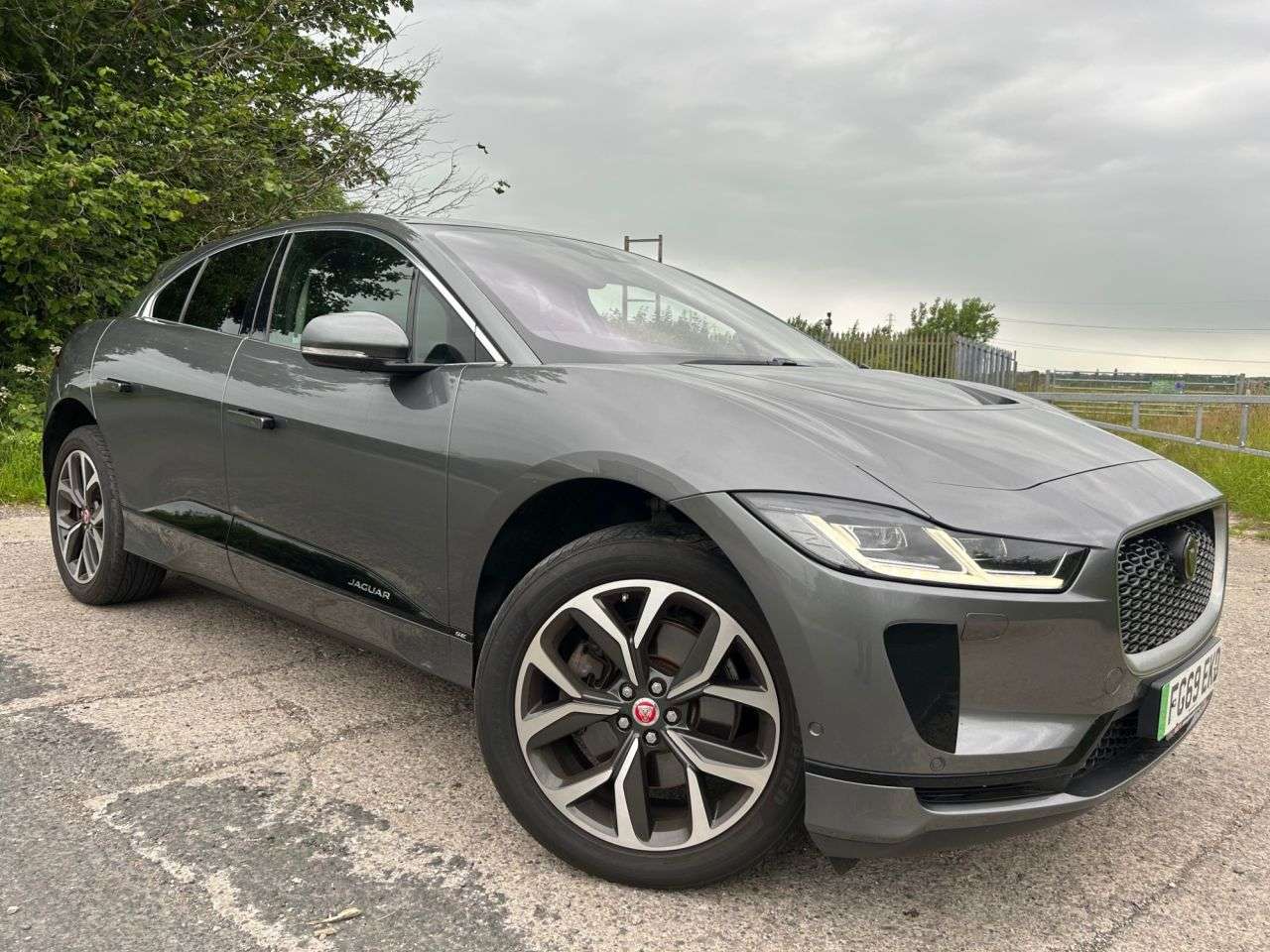 A 2020 JAGUAR I-PACE 400 90kWh SE SUV 5dr Electric Auto 4WD (400 ps) A 2020 JAGUAR I-PACE 400 90kWh SE SUV 5dr Electric Auto 4WD (400 ps)