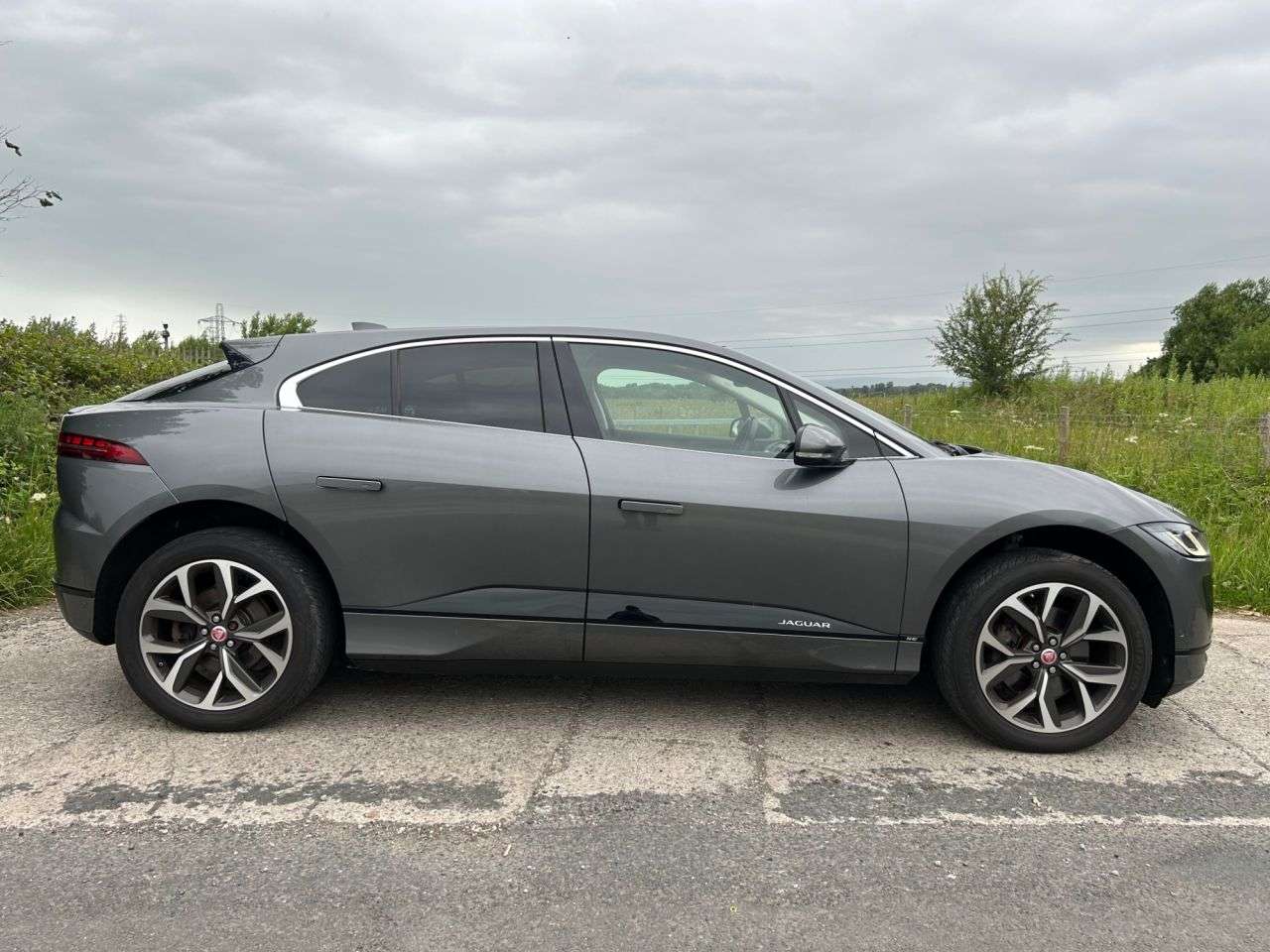 A 2020 JAGUAR I-PACE 400 90kWh SE SUV 5dr Electric Auto 4WD (400 ps) A 2020 JAGUAR I-PACE 400 90kWh SE SUV 5dr Electric Auto 4WD (400 ps)