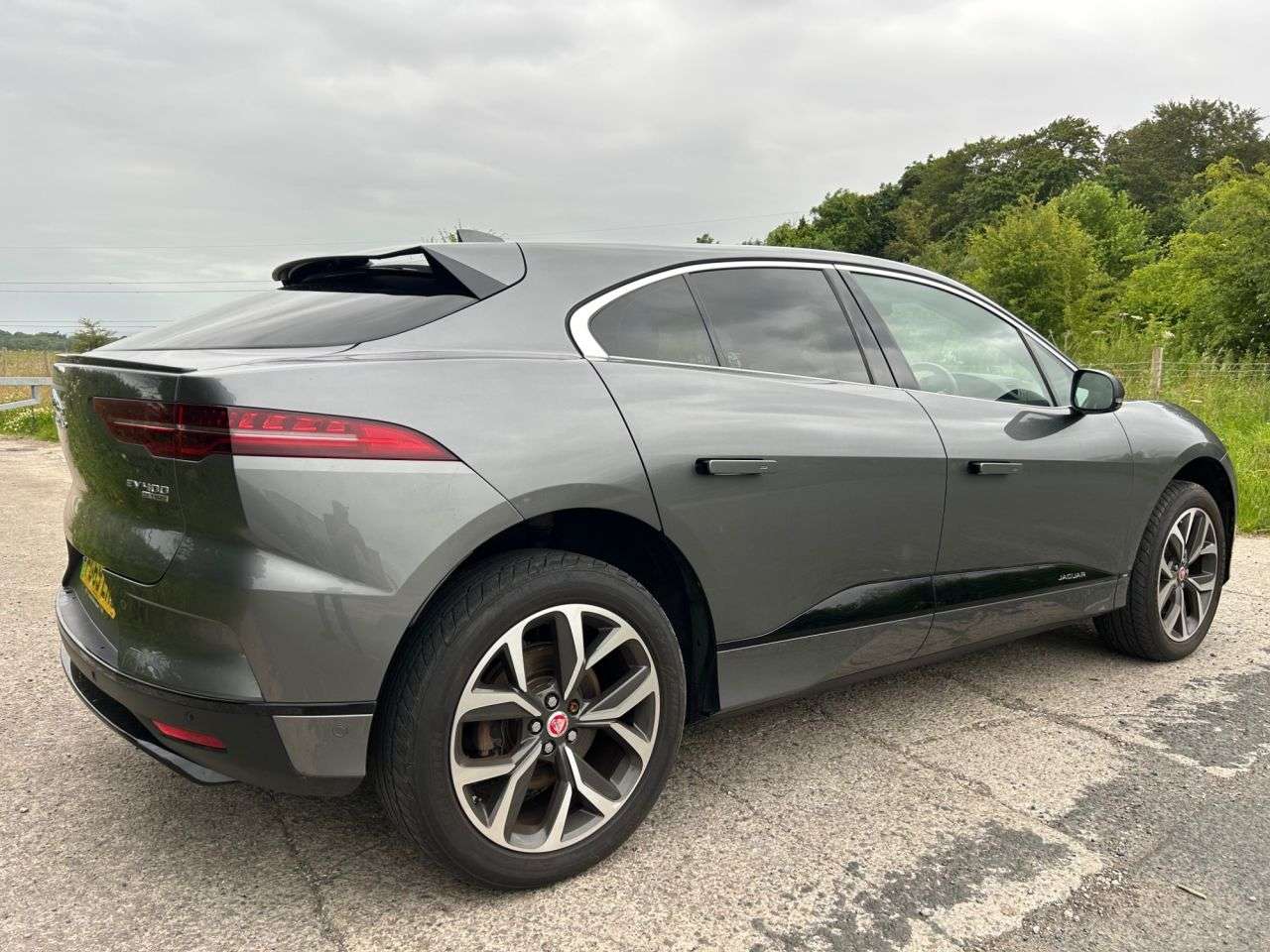 A 2020 JAGUAR I-PACE 400 90kWh SE SUV 5dr Electric Auto 4WD (400 ps) A 2020 JAGUAR I-PACE 400 90kWh SE SUV 5dr Electric Auto 4WD (400 ps)