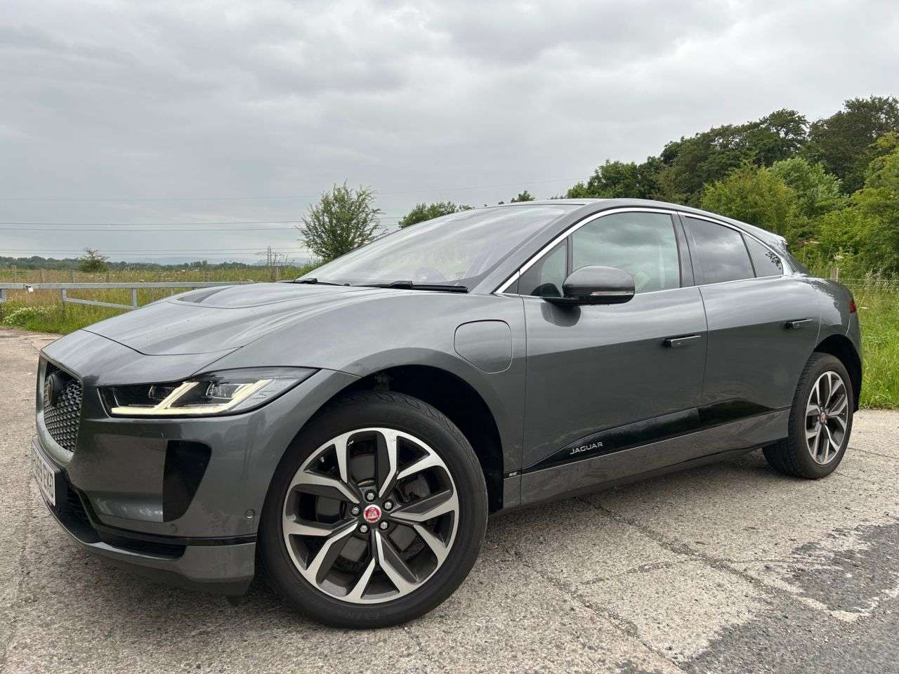 A 2020 JAGUAR I-PACE 400 90kWh SE SUV 5dr Electric Auto 4WD (400 ps) A 2020 JAGUAR I-PACE 400 90kWh SE SUV 5dr Electric Auto 4WD (400 ps)
