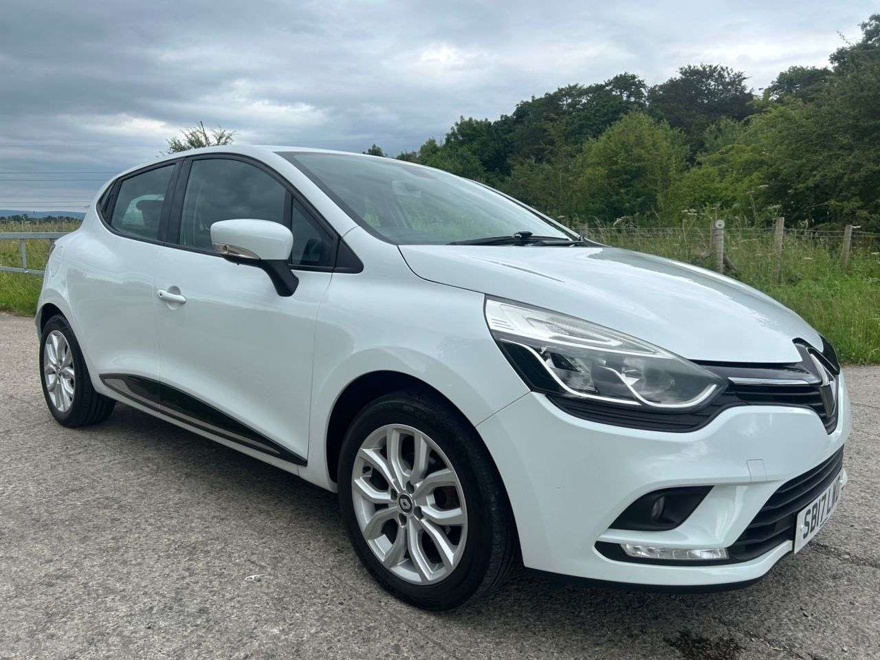 2017 RENAULT CLIO 2017 RENAULT CLIO