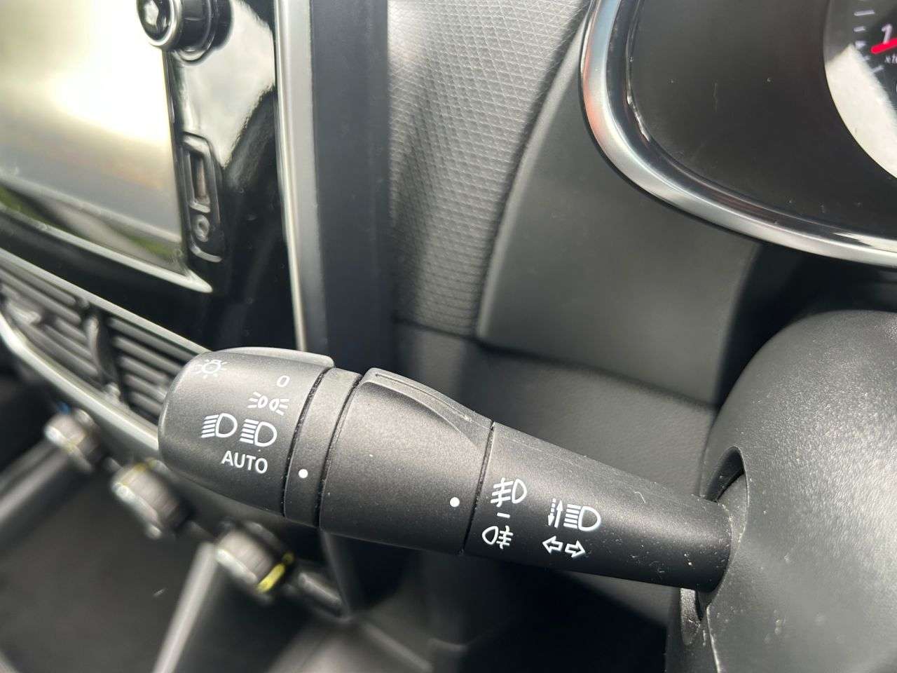 2017 RENAULT CLIO 2017 RENAULT CLIO