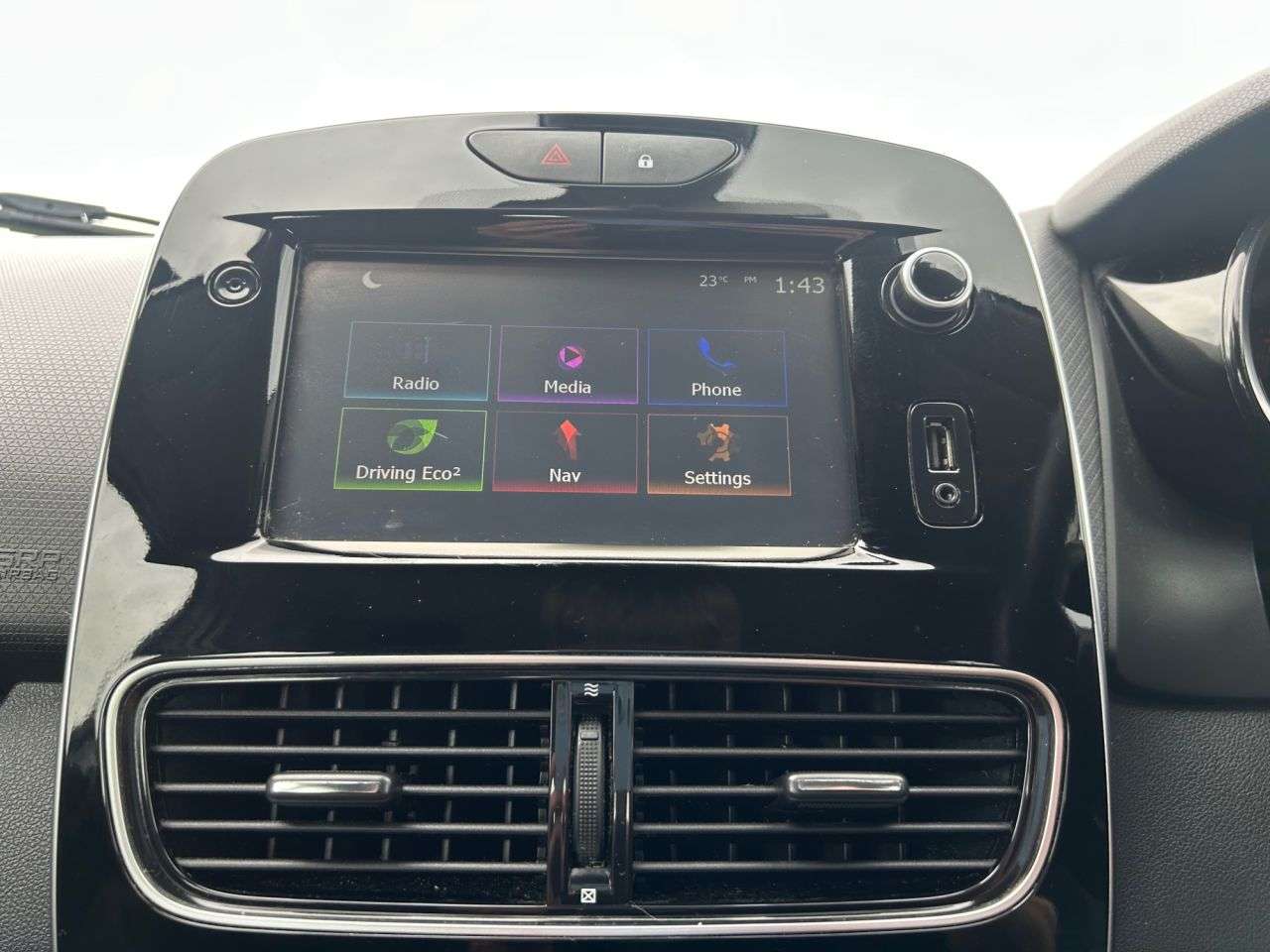 2017 RENAULT CLIO 2017 RENAULT CLIO