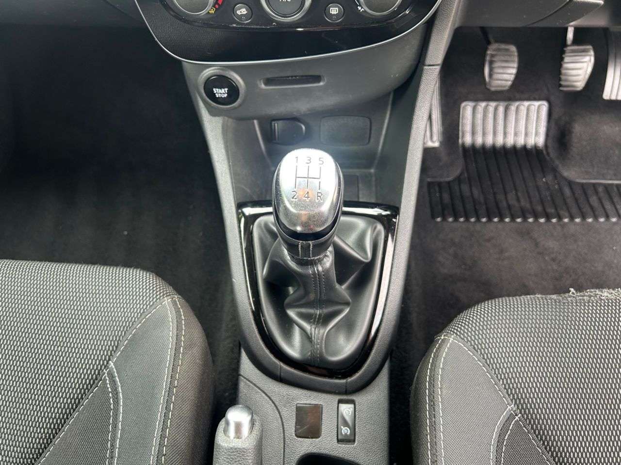 2017 RENAULT CLIO 2017 RENAULT CLIO