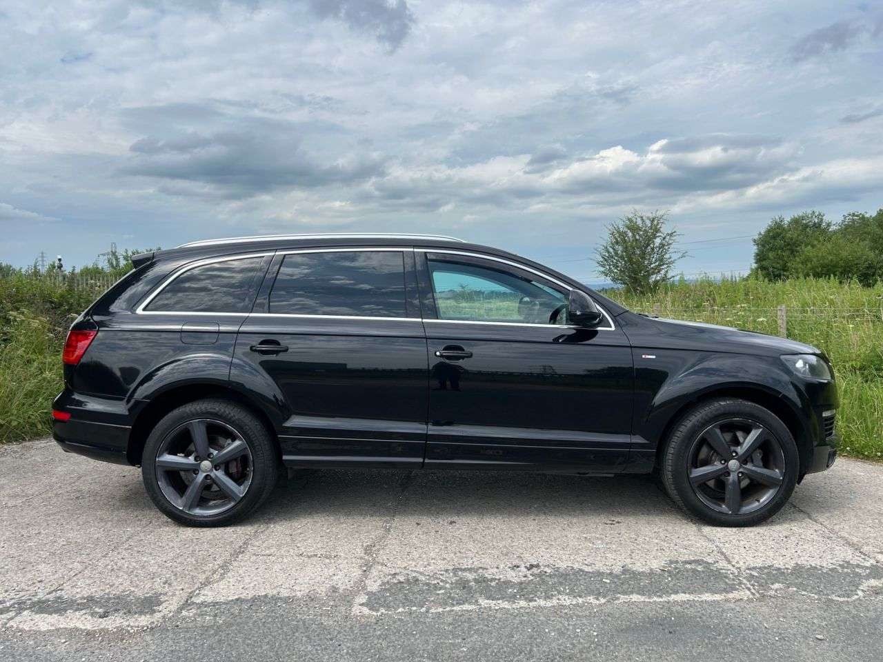 A 2008 AUDI Q7 3.0 TDI S line SUV 5dr Diesel Tiptronic quattro (260 g/km, 242 bhp) A 2008 AUDI Q7 3.0 TDI S line SUV 5dr Diesel Tiptronic quattro (260 g/km, 242 bhp)