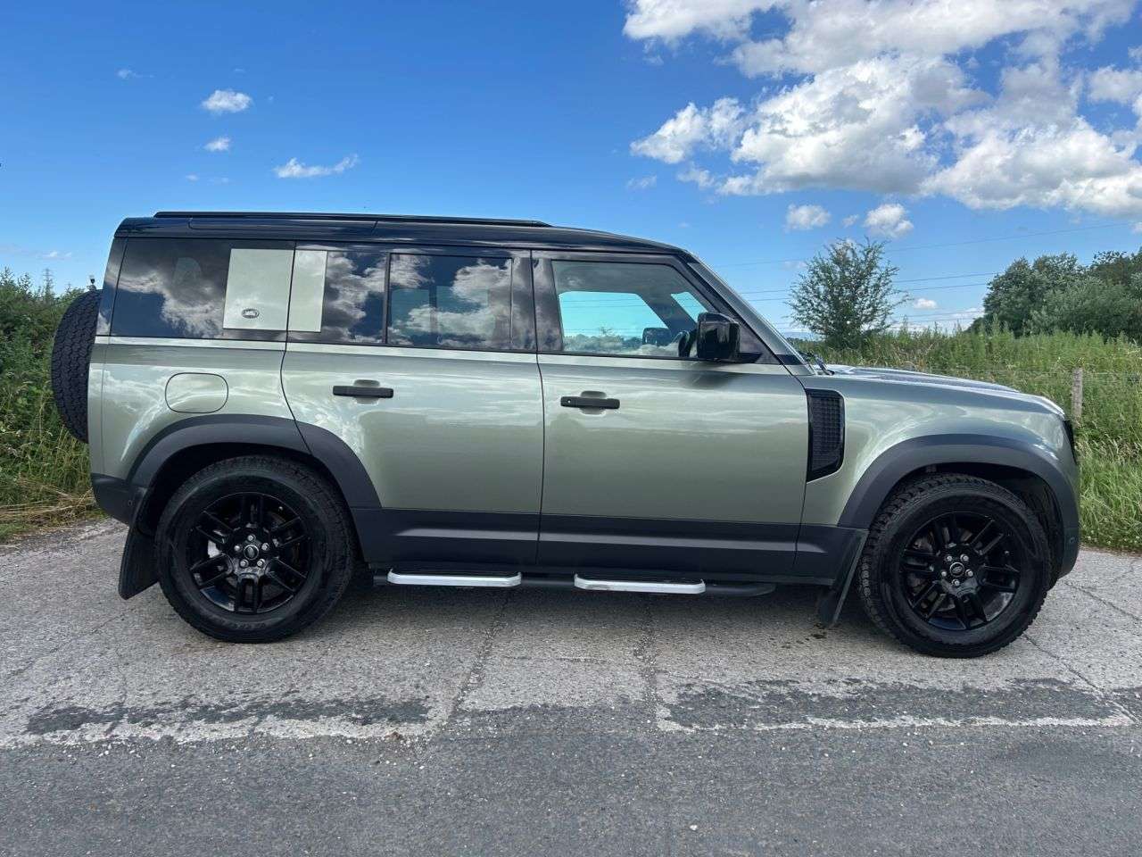 A 2020 LAND ROVER DEFENDER 110 2.0 SD4 S SUV 5dr Diesel Auto 4WD Euro 6 (s/s) (200 ps) A 2020 LAND ROVER DEFENDER 110 2.0 SD4 S SUV 5dr Diesel Auto 4WD Euro 6 (s/s) (200 ps)
