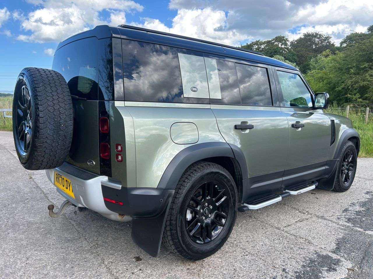 A 2020 LAND ROVER DEFENDER 110 2.0 SD4 S SUV 5dr Diesel Auto 4WD Euro 6 (s/s) (200 ps) A 2020 LAND ROVER DEFENDER 110 2.0 SD4 S SUV 5dr Diesel Auto 4WD Euro 6 (s/s) (200 ps)