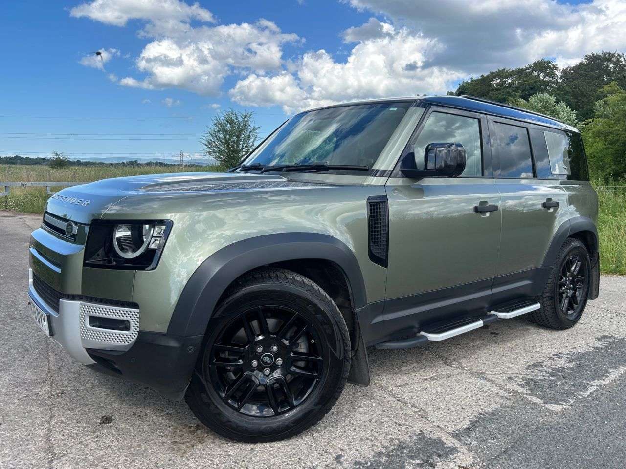 A 2020 LAND ROVER DEFENDER 110 2.0 SD4 S SUV 5dr Diesel Auto 4WD Euro 6 (s/s) (200 ps) A 2020 LAND ROVER DEFENDER 110 2.0 SD4 S SUV 5dr Diesel Auto 4WD Euro 6 (s/s) (200 ps)