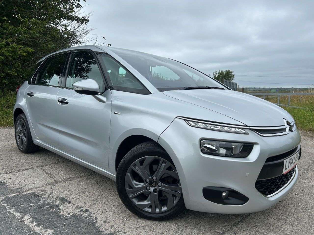 A 2014 CITROEN C4 PICASSO 1.6 e-HDi Airdream Exclusive MPV 5dr Diesel ETG6 Euro 5 (s/s) (115 ps) 74.3 A 2014 CITROEN C4 PICASSO 1.6 e-HDi Airdream Exclusive MPV 5dr Diesel ETG6 Euro 5 (s/s) (115 ps) 74.3