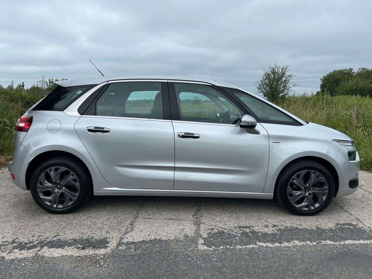A 2014 CITROEN C4 PICASSO 1.6 e-HDi Airdream Exclusive MPV 5dr Diesel ETG6 Euro 5 (s/s) (115 ps) 74.3 A 2014 CITROEN C4 PICASSO 1.6 e-HDi Airdream Exclusive MPV 5dr Diesel ETG6 Euro 5 (s/s) (115 ps) 74.3