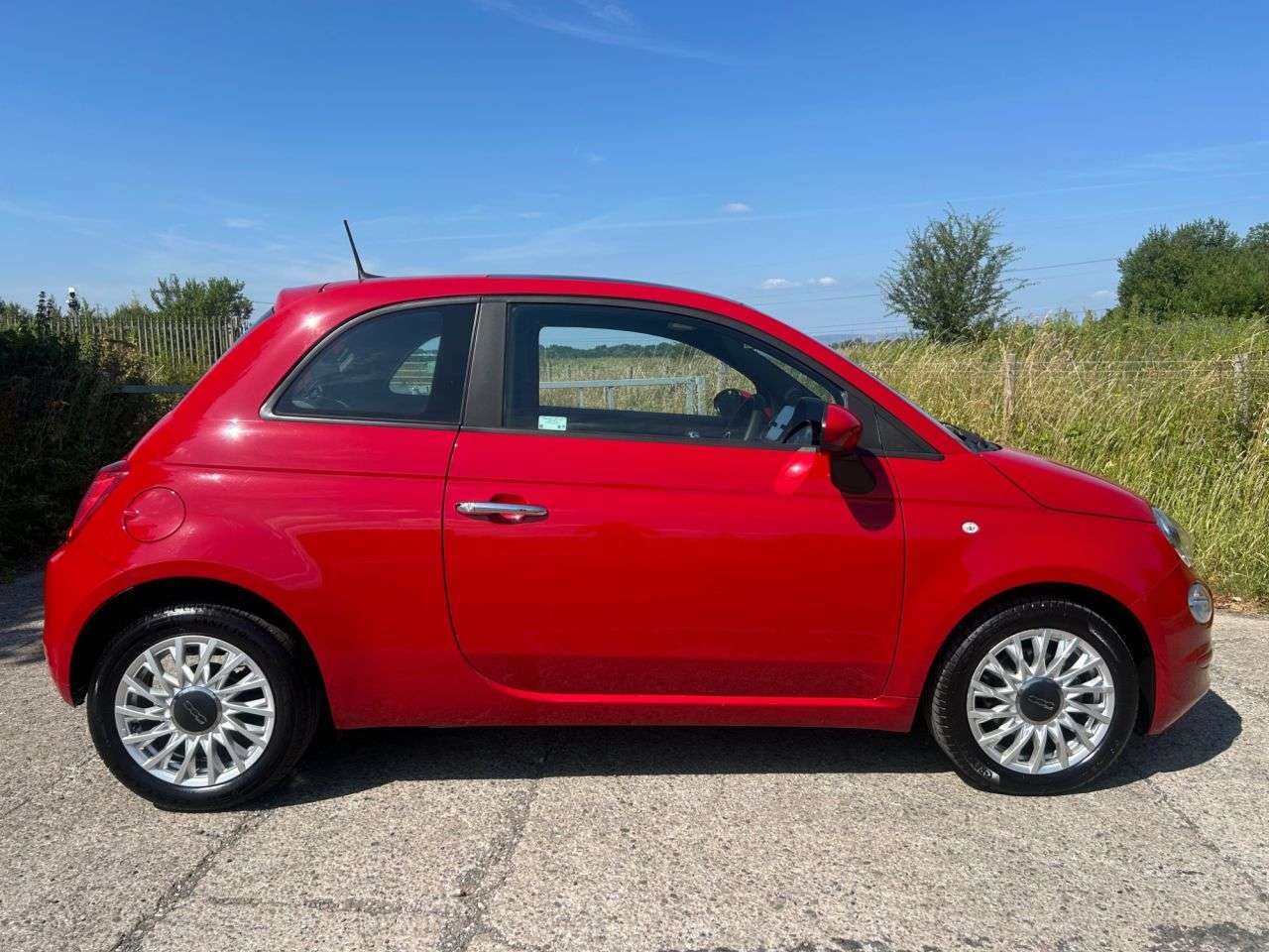 A 2021 FIAT 500 1.0 MHEV Lounge Hatchback 3dr Petrol Manual Euro 6 (s/s) (70 bhp) A 2021 FIAT 500 1.0 MHEV Lounge Hatchback 3dr Petrol Manual Euro 6 (s/s) (70 bhp)