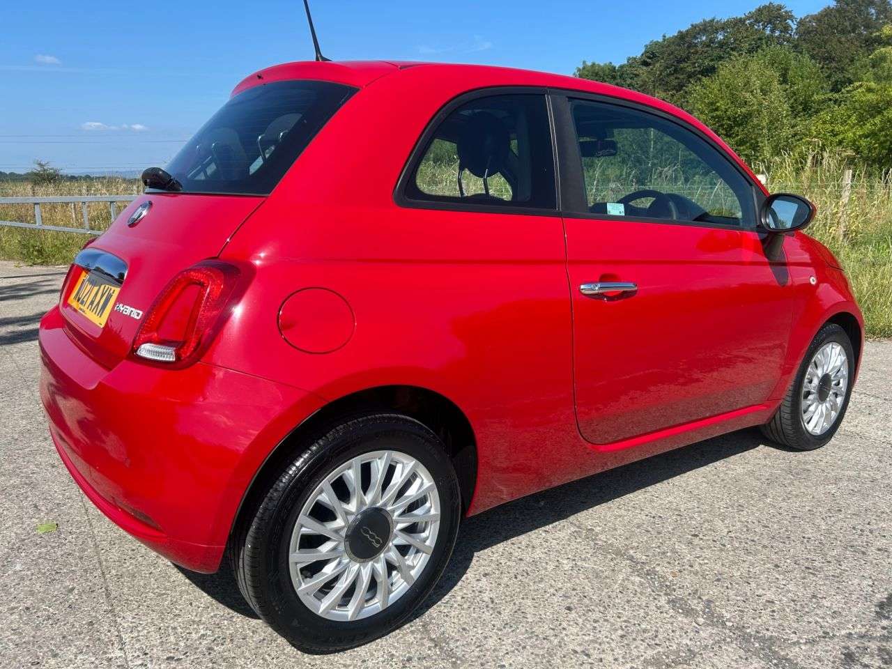 A 2021 FIAT 500 1.0 MHEV Lounge Hatchback 3dr Petrol Manual Euro 6 (s/s) (70 bhp) A 2021 FIAT 500 1.0 MHEV Lounge Hatchback 3dr Petrol Manual Euro 6 (s/s) (70 bhp)