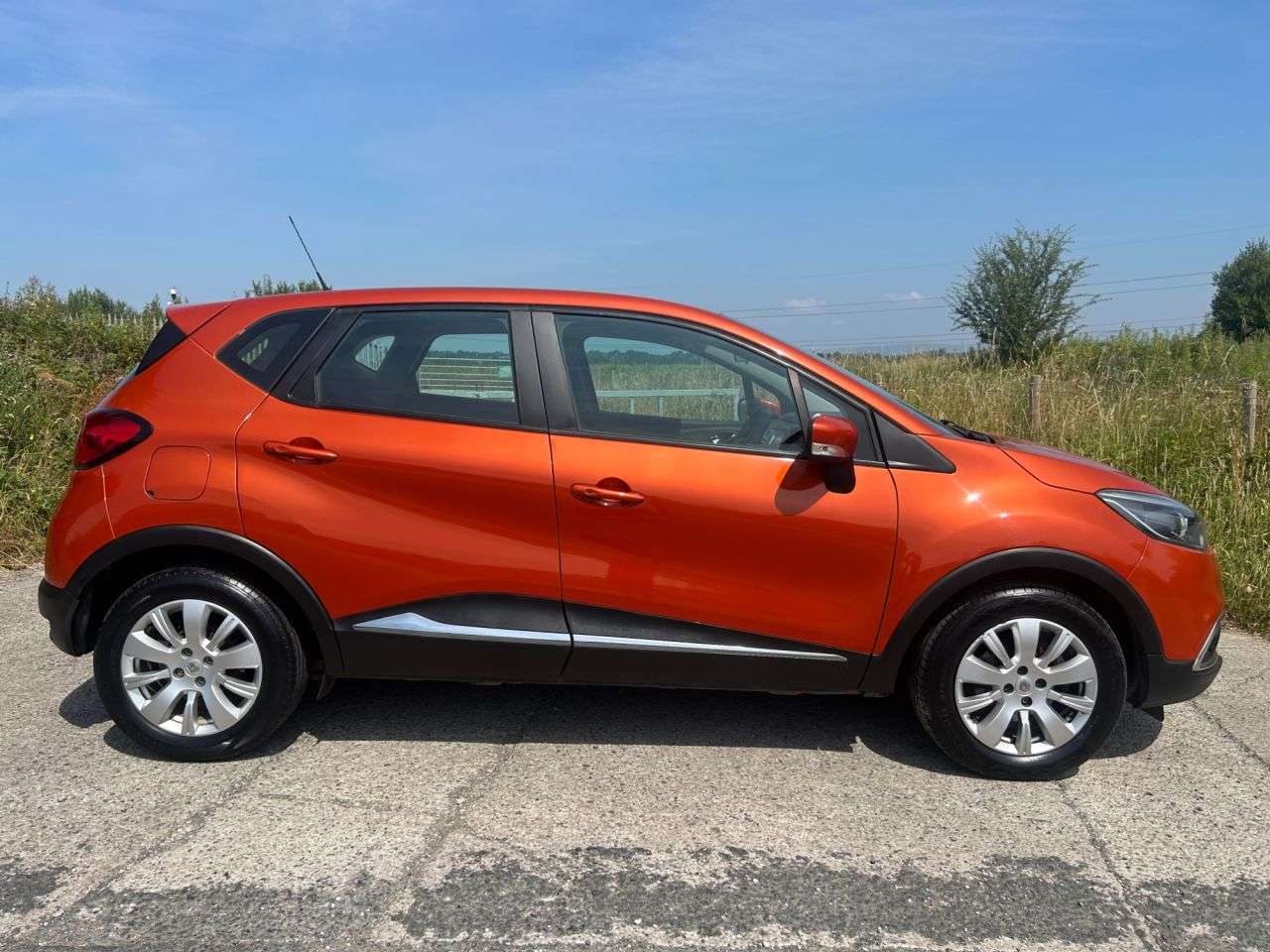 A 2014 RENAULT CAPTUR 1.5 dCi ENERGY Expression + Convenience SUV 5dr Diesel Manual Euro 5 (s/s) A 2014 RENAULT CAPTUR 1.5 dCi ENERGY Expression + Convenience SUV 5dr Diesel Manual Euro 5 (s/s)