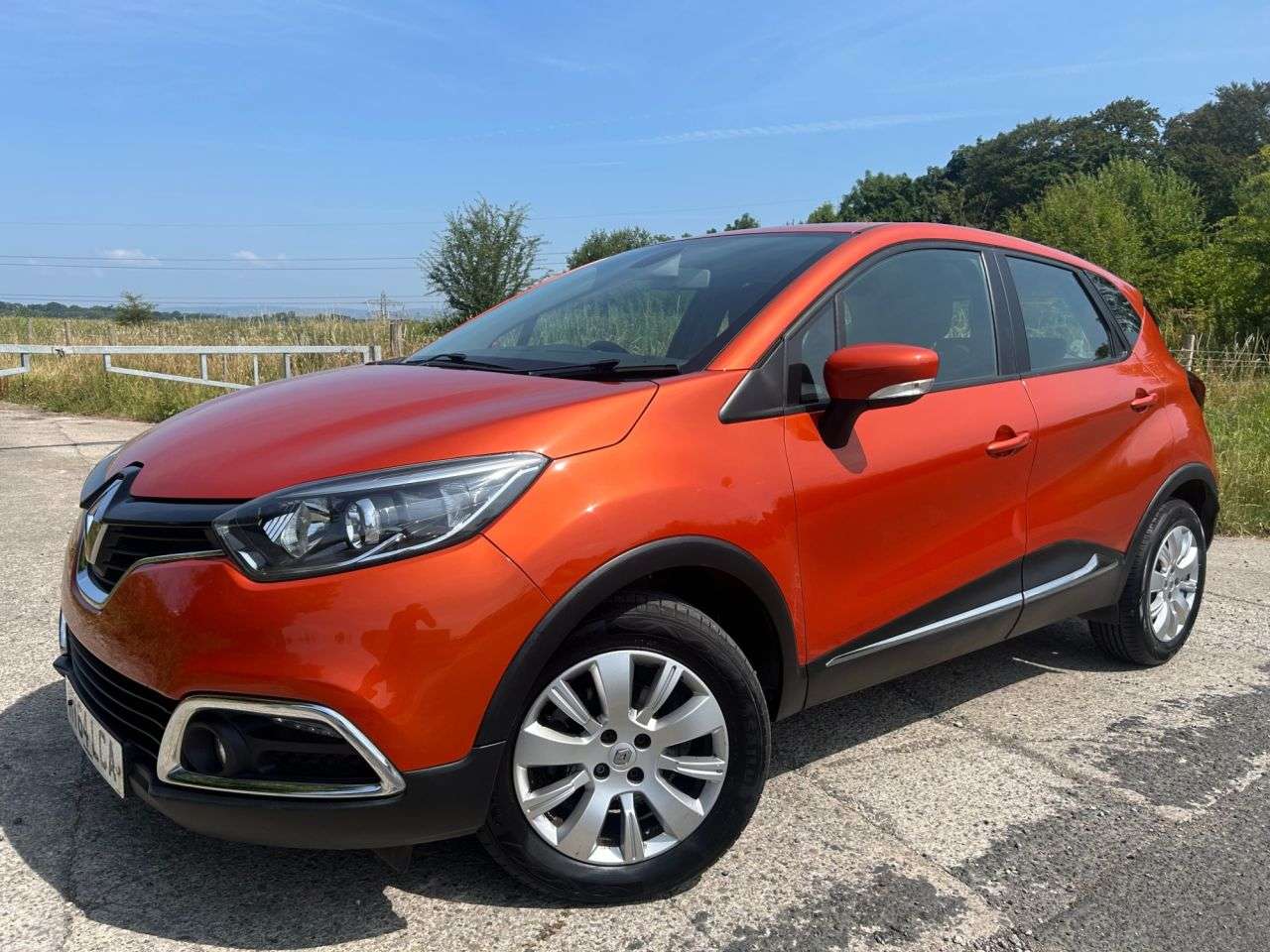 A 2014 RENAULT CAPTUR 1.5 dCi ENERGY Expression + Convenience SUV 5dr Diesel Manual Euro 5 (s/s) A 2014 RENAULT CAPTUR 1.5 dCi ENERGY Expression + Convenience SUV 5dr Diesel Manual Euro 5 (s/s)