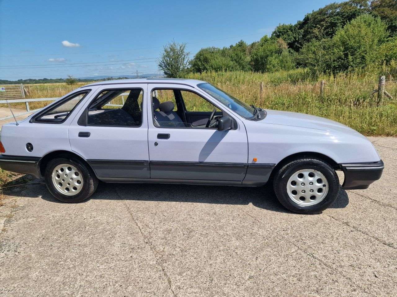 A 1986 FORD SIERRA LX GOOD RUNNER WITH LOW MILES A 1986 FORD SIERRA LX GOOD RUNNER WITH LOW MILES