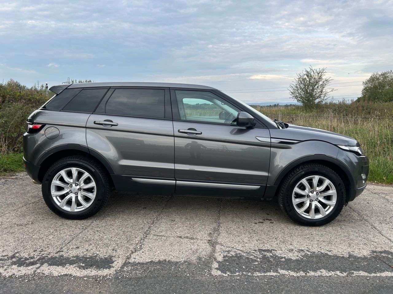 A 2015 LAND ROVER RANGE ROVER EVOQUE 2.2 SD4 Pure Tech SUV 5dr Diesel Auto 4WD Euro 5 (s/s) (190 ps) A 2015 LAND ROVER RANGE ROVER EVOQUE 2.2 SD4 Pure Tech SUV 5dr Diesel Auto 4WD Euro 5 (s/s) (190 ps)