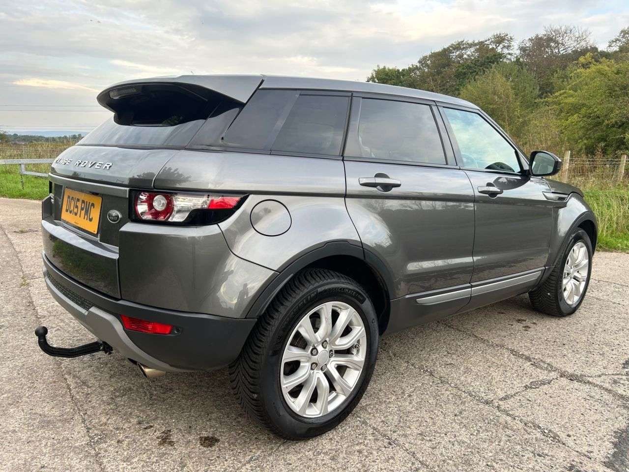 A 2015 LAND ROVER RANGE ROVER EVOQUE 2.2 SD4 Pure Tech SUV 5dr Diesel Auto 4WD Euro 5 (s/s) (190 ps) A 2015 LAND ROVER RANGE ROVER EVOQUE 2.2 SD4 Pure Tech SUV 5dr Diesel Auto 4WD Euro 5 (s/s) (190 ps)