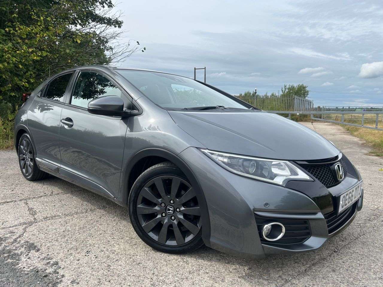 A 2016 HONDA CIVIC 1.8 i-VTEC SR Hatchback 5dr Petrol Manual Euro 6 (s/s) (142 ps) A 2016 HONDA CIVIC 1.8 i-VTEC SR Hatchback 5dr Petrol Manual Euro 6 (s/s) (142 ps)